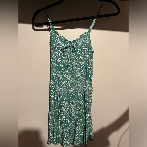 Green floral mini dress from Target (wild fable). Size xs - Picture 1 of 3